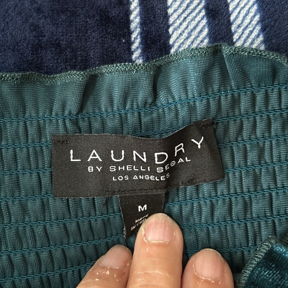 Laundry by Shelli Segal smocked top  size medium nwt - Picture 5 of 5